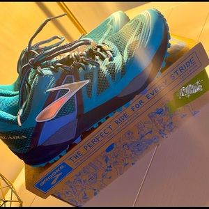 Brooks Trail Running Shoe Cascadia 10 Women’s Size 9 Bluebird/Blueprint/Marina